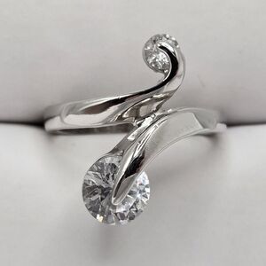 ✨2/$10✨ Swirl Round Cut Cubic Zirconia Silver-tone Ring Size 6.75